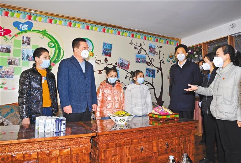 王君正在自治区民政厅、残联调研时
